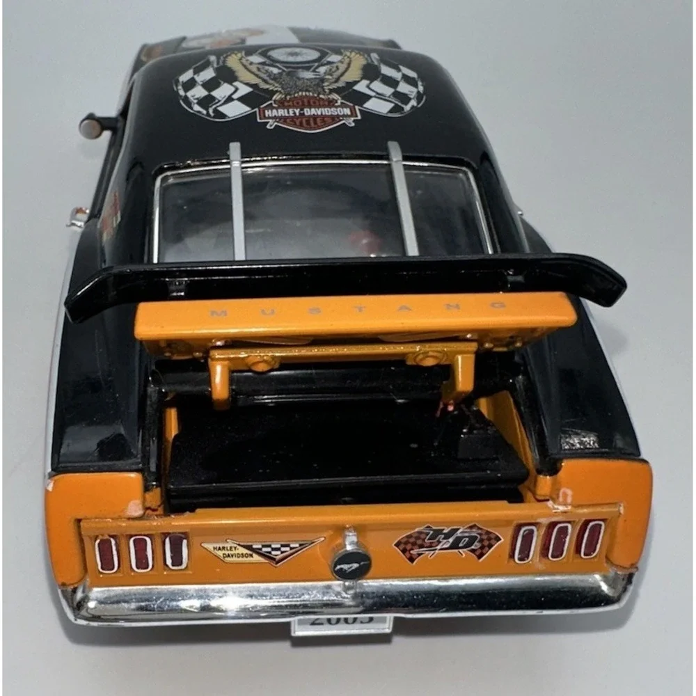 1969 FORD MUSTANG BOSS 302 RACER HARLEY-DAVIDSON 1:24 DIECAST